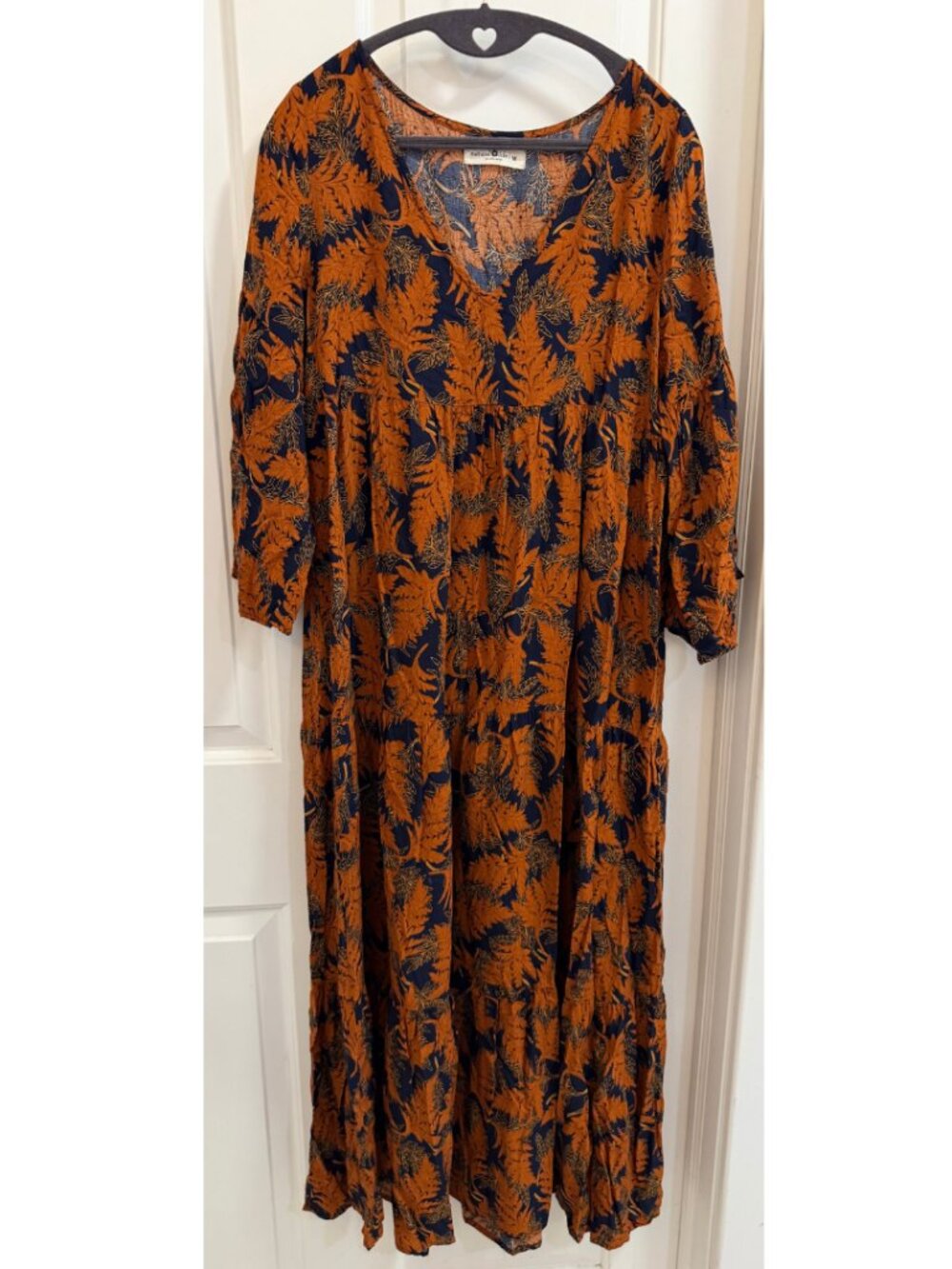 Natural Life Tiered Boho Maxi Dress Floral Fern Print Rust Navy Medium